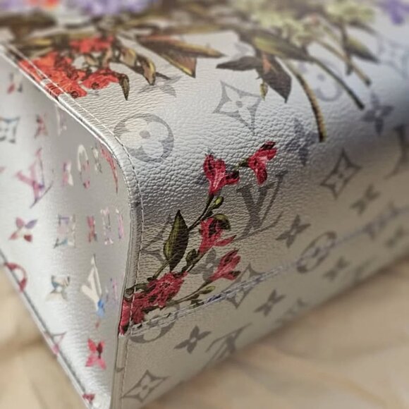 Louis Vuitton Garden ONTHEGO MM Monogram Flower Silver Tote Bag Limited Edition - Picture 4 of 10